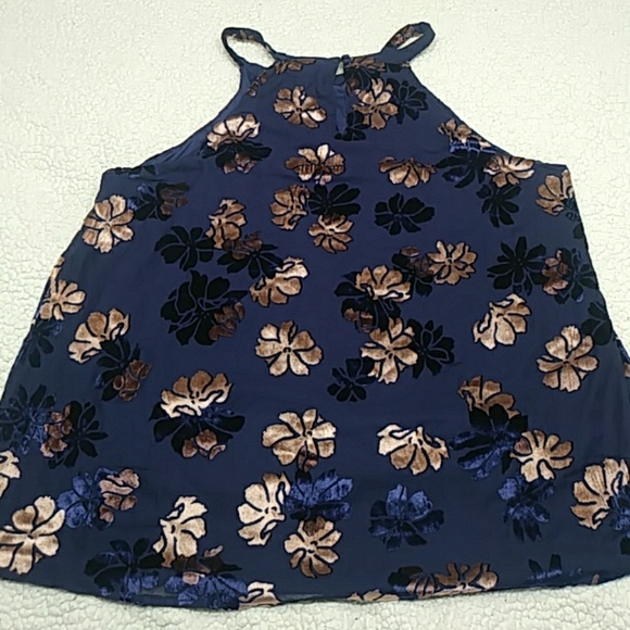 TORRID floral velvet mock neck top size 0x - Picture 4 of 7